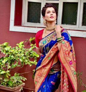 Madhavi Nimkar Instagram - I love it 💖
I draped it 🦋
.
.
#instagram #blue🫶🏻 #wednesday