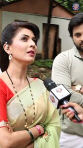 Madhavi Nimkar Instagram - स्टार प्रवाहवरील सुख म्हणजे नक्की काय असतं या मालिकेच्या टीमसोबत आम्ही फ्रेंडशिप डे सेलिब्रेट केला!❤️

Watch the full video on our youtube & Facebook Page↘️

#HappyFriendshipDay
#FriendshipDay
#RajahriMarathiExclusive