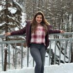 Madhu Sharma Instagram - Snow snow and snow everywhere #reelsinstagram #reels #ree #reelakarofeelkaro #reelsvideo #reelitfeelit #reelsindia #trendingreels #trendingsongs #trending