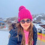 Madhu Sharma Instagram - “The Swiss Alps are a place of magic, where the beauty of nature unfolds in all its glory. It’s a place that will leave you spellbound and wanting more #swissalps #swissbeauty #swissmountains #mountains #snow #wonderworld #happiness #reels #reel #reelsinstagram