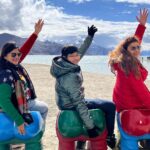 Madhu Sharma Instagram - “Be like a child – clear, loving, spontaneous, infinitely flexible and ready each moment to wonder and accept a miracle” #pangonglake #leh #ladakhtrip #ladakh #nubravalley #happy #happiness #masti #child #childinme #explorepage #explore #exploring Pangong Tso
