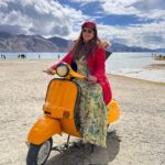 Madhu Sharma Instagram - “Be like a child – clear, loving, spontaneous, infinitely flexible and ready each moment to wonder and accept a miracle” #pangonglake #leh #ladakhtrip #ladakh #nubravalley #happy #happiness #masti #child #childinme #explorepage #explore #exploring Pangong Tso