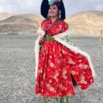 Madhu Sharma Instagram - Ladakhi traditional dress Goncha or Kos or Sulma are the main dress worn by all the communities in Ladakh by both the sexes, accompanied with a colourful sash tied around their waist. The women's robe, however, flares downwards with small pleats accentuating it into a flowy gown.Goncha or Kos is a voluminous robe resembling a coat made of wool, velvet, cotton, polyester, or a combination of these. Pangong Tso