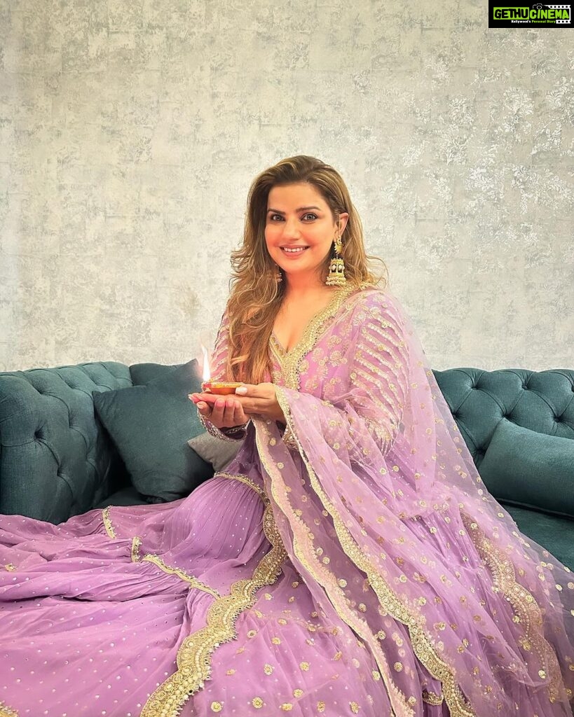 Madhu Sharma Instagram - Wishing you and your loved ones a Diwali filled with joy, light, and prosperity. May the festival of lights brighten your life with happiness and success.