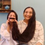 Maira Doshi Instagram - De-tox Ayurveda sessions with this super amazing Dr @drarti.ayurveda @roley_tm The main aim for me to do an ayurvedic detox session was to eliminate toxins from the body and restore balance. During my ayurvedic detox session, I was examined by doctor Aarti who determined my dosha or my body type. Based on my dosha, a personalized treatment plan was created for me which had included a combination of dietary changes, herbal supplements, massage, and other Ayurvedic therapies. The course (called VIRECHAN) helped me to improve my overall health and well-being. It released toxins from my body, promoted relaxation, boosted my immune system, and improved skin and hair health. It’s now my favorite place for skin and hair. PS: Look at her gorgeous hair, isn’t it longer than rapunzel ? ;) Thank you @drarti.ayurveda @roley_tm for giving me a lovely experience. :) Cheers!