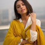 Maira Doshi Instagram - Silence is luxurious 🤍💛🤍 . . . . @hitesh_paunikar @nisharmansuri
