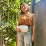 Maira Doshi Instagram - I’m obsessed with bags, and these from @accessorizeindiaofficial makes my day just too perfect. Loving the gold neckpiece which is my current favourite! #accessorizeindia #accessories #ad