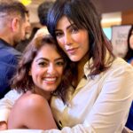 Maira Doshi Instagram - That was it ❤️ #AllMains Ignore my teeth, I ate lipstick ;) @wardakhannadiadwala you’ve my heart ❤️ ❤️❤️ #SatyaPremKiKatha #PremierNight