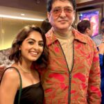 Maira Doshi Instagram - That was it ❤️ #AllMains Ignore my teeth, I ate lipstick ;) @wardakhannadiadwala you’ve my heart ❤️ ❤️❤️ #SatyaPremKiKatha #PremierNight