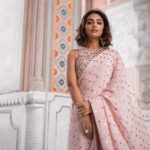 Maira Doshi Instagram - Wishing you all a very Happy Diwali 🪔 #Diwali2023 This stunning outfit by stunning people @vanaethnics ❤️ Jewellery: @copper_art_jewellery