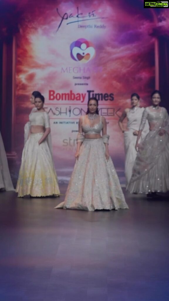 Malaika Arora Instagram - Bombay times fashion week 💫 @yaksideepthireddy @timesfashionweek @freakymackofficial