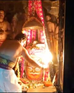 Malavika Instagram - Amidst the ethereal flames of the Bhasma Aarti at Mahakaleshwar, my soul found serenity. 🙌🔥 #bhasmaaartibliss #mahakaldarshan #ujjain #mahakaleshwar🙏🏼♥️