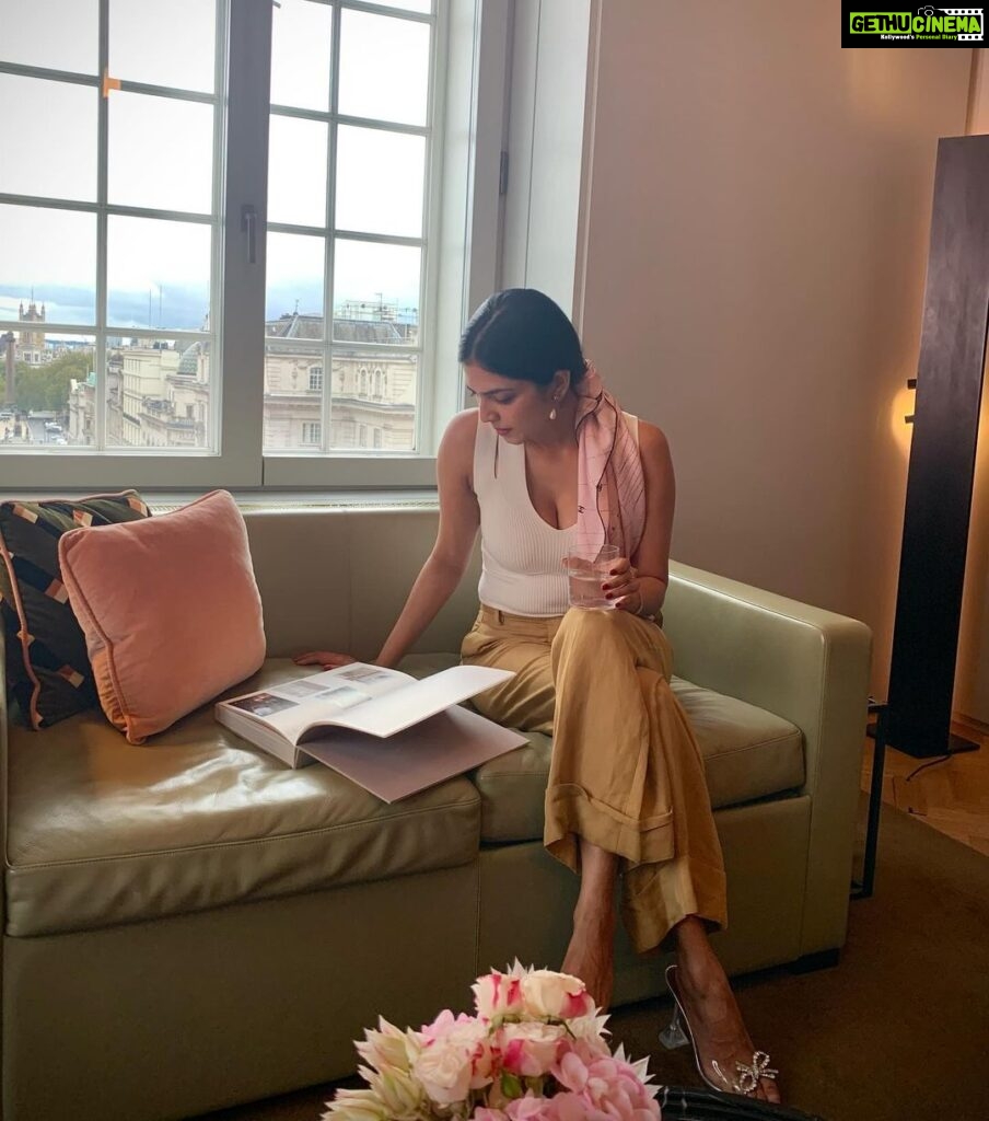 Malavika Mohanan Instagram - What a wonderful way to experience London by living right in the heart of it ♥️ Thank you for the love & hospitality @hotelcaferoyal ! Loved every part of my stay with you. Can’t wait to come back soon 🥰 PS The lovely tea room was my favourite 😍 PPS yes, I am obsessed with these heels atm @thesetcollectionofficial #HotelCaféRoyal #TheSetCollection #BeautifullyComposed Picadilly Circus - London