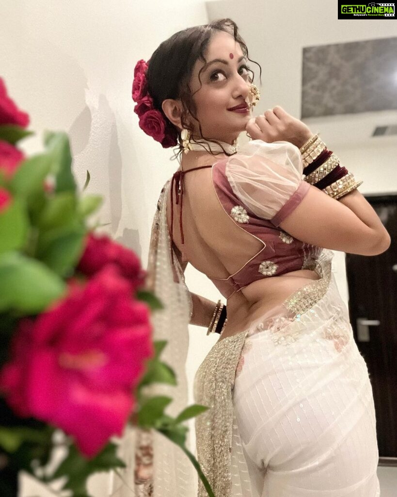 Manasi Naik Instagram - Prem ❤️ main Sabra hain… Aur MAIN ,PREM HU…❤️ Thank you Universe 💫 I will Not Give Up Growing Glowing And Healing ❤️‍🩹 #ManasiNaik #Actor #Performer #Beingme #OnMyOwn #Beauty #OOTD #fashionstyle #MyStyle #Secret #grattitude #Happy #survivor #Growing #Glowing #WorkingHard #WatchMeGrow #ThankYou #SelfRealisation #survivor #Cultured #Morals #Focused #mentalhealthawareness #MentalPeace #NewDreams #NeverGiveUp #newbeginnings 🧿 #CatMomOf12