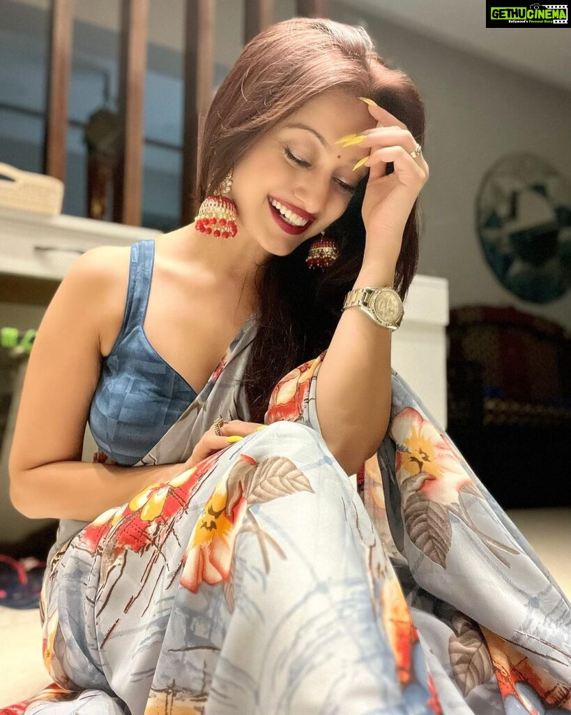 Manasi Naik Instagram - Why is this Happening to me? 🚫 What is this TEACHING ME? 👍🏻 Thank you Universe 💫 I will Not Give Up Growing Glowing And Healing ❤️‍🩹 #ManasiNaik #Actor #Performer #Beingme #OnMyOwn #Beauty #OOTD #fashionstyle #MyStyle #Secret #grattitude #Happy #survivor #Growing #Glowing #WorkingHard #WatchMeGrow #ThankYou #SelfRealisation #survivor #Cultured #Morals #Focused #mentalhealthawareness #MentalPeace #NewDreams #NeverGiveUp #newbeginnings 🧿 #CatMomOf12