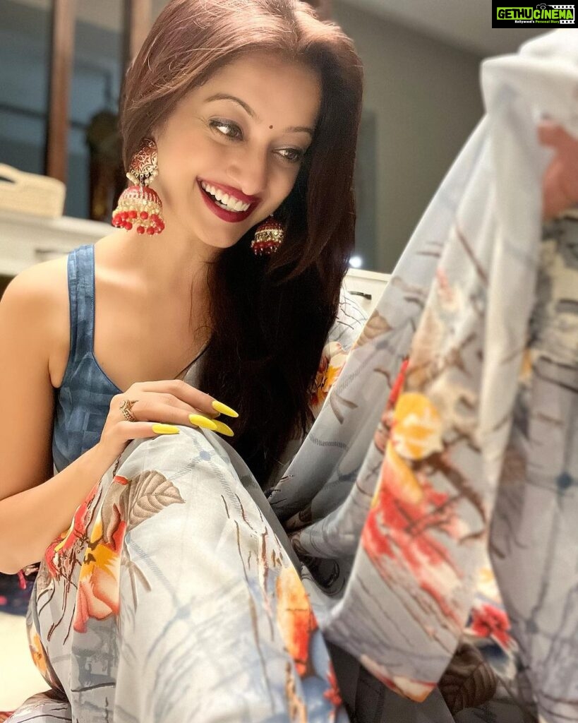 Manasi Naik Instagram - Why is this Happening to me? 🚫 What is this TEACHING ME? 👍🏻 Thank you Universe 💫 I will Not Give Up Growing Glowing And Healing ❤️‍🩹 #ManasiNaik #Actor #Performer #Beingme #OnMyOwn #Beauty #OOTD #fashionstyle #MyStyle #Secret #grattitude #Happy #survivor #Growing #Glowing #WorkingHard #WatchMeGrow #ThankYou #SelfRealisation #survivor #Cultured #Morals #Focused #mentalhealthawareness #MentalPeace #NewDreams #NeverGiveUp #newbeginnings 🧿 #CatMomOf12