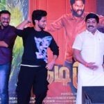 Mani Chandra Instagram - #kudimahaan audio launch 🔥❤️ Fun moments with @1gpmuthu @arun_aravind_twins @vjpaaru ❤️❤️❤️ All the best team ❤️🔥 @scenariomediaworks_offl @vijaysivan_ @chandiniofficial @prakashplays @meyyendiran88 @suresh.chakravarthy @namonarayananoffl @honestraj.vijay_tv @tanujmenon_offl @theroadmap_digital @trendmusicsouth @radiocitytamil_ @bnellaiyappan @NARESHKUMAR2808 @rpmanivannan25 @suresh_actor @la.dino40 @dir_christopher @na_than_david @Rathanrocks @Sathish98407 @a._john_pro @shibuneel @finetrimstudios @yadav_jbs @priyaa.karan @priyaharie @PREMKARUNTHAMALAI @heroic_kid @prabanjs_Official @SakthipriyanCi1 @amir_ads @manichandra_official @keshavvinodofficial @velssing @sudharsan_hemaram @vishnu_m_n @shehnaiballeshofficial @shruthi4250 @vjganesan