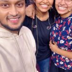 Mani Chandra Instagram - It’s not that easy to perform dancing and singing together But yes they did it 👏🏻🔥 What a positive vibe and energy they have ❤️🔥 Happy to choreograph the singer herself @manasimm who sung Ranjithame for thalapathy 🥺 And very talented @monisshamm 👏🏻❤️ Had a great time working with you both🫶🏻 #vijaytelevisionawards #manichandra #mani #m3sisters #monissha #manasi