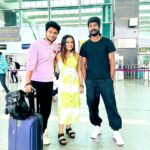 Mani Chandra Instagram - All smiles... My ♥️ @manichandra_official & @im_raveena_daha ♥️ PC: My mam @yours_rampa ♥️ #friends #amazing #time #laugh #jokes #fun #sendoff #birthday #greatmoments #memories #goodday #goodvibes #loved #happy #together #lifeisbeautiful #lifeisgood .... #instagram Kempegowda International Airport