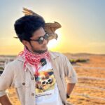 Mani Chandra Instagram - Hunt your dreams like an EAGLE , But it is also important that Direction is more IMPORTANT than SPEED 🔥 Pc @im_raveena_daha chellooo😘🖤 #eagle #desertsafari #manichandra