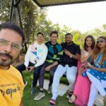 Mansi Srivastava Instagram - Here in your City today #ambikapur ❤️ With the energetic @karansharmaa_official 😅😀 and today’s amazing team 🎉 @talentfullon @abhi1_15 @swati1475 @rishiagrwal