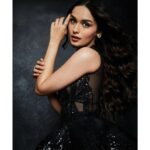 Manushi Chhillar Instagram - Just me getting ready for a night out 🖤🖤 @jioworldplaza
