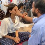 Maulika Patel Instagram – मग्न 💫

ॐ जय गंगे 🙏🏻♥️

There’s something about this evening aarti at Dashaswamedh Ghat in Varanasi where faith, fear, belief and humanity all come into one. The city spills into the river Ganga and right across it the evening lightens up with sounds of conch and bell and illumination of the thousands of diyas spreading light through the darkness of the night and the heart.
 
P.c: @banarasiya_ghumakkad 📸 
V.c: @wanderwithaawara 🎥 

#gangaaarti #banaras #varanasi #maaganga #feel #faith #vibes #positivity #dashaswamedhghat #ilovemyblessedlife💕