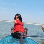 Maulika Patel Instagram – दो पल की ज़िंदगी से एक उम्र चुरानी है| 💫 

P.c: @chinni_suji09 📸

#ishqebanaras #banaras #traveldiaries #love #travel #ghat #boatride #sukoon #gangaaarti #harharmahadev #vibes #belief #hostellife #hostelstay #gosolo #solotravel #peace #strangersbecomingfriends #spreadlove #spreadpositivity #ilovemyblessedlife💕