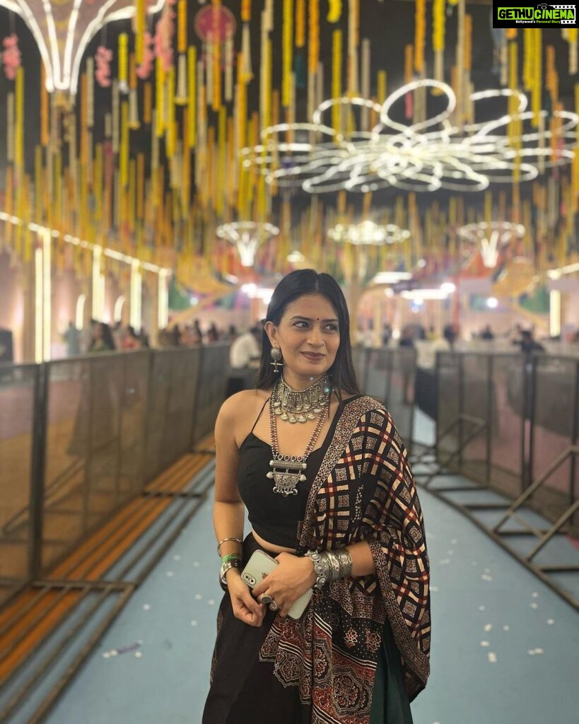 Maulika Patel Instagram - Suvarna navratri 💫 Different experience or i can say Suvarna experience of navratri @suvarnanavratriahmedabad includes A lovely Temple of Maa Ambe, Comfortable floor for garba , D Decor & Our @jigrra 🎶🧡 #navratri #navratri2023 #suvarnanavratri2023 #suvarnanavratriahmedabad #ahmedabad #love #maaambe #favourite #favouritefestival #garba #belief #indianattire #friends #melodiousvibe #ilovemyblessedlife💕