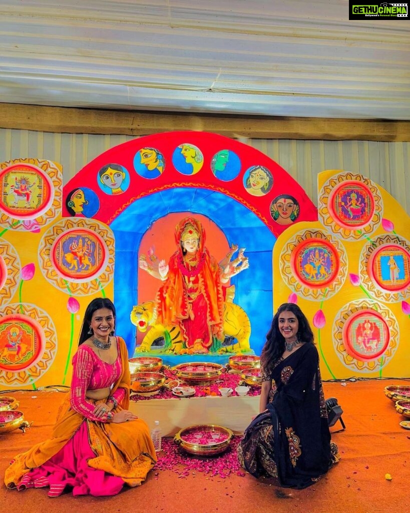 Maulika Patel Instagram - Let me enjoy the navratri first thn i will post it😜 still collecting memories of this 9 days and already missing the melodies evenings 🫠 @thesherimandal it is 💫 I am grateful to Mataji that like every year, this year too she gave me a lot of strength so that I could play Garba with great pleasure and enjoy these 9 days. Just like this, May your love and blessings always remain with me. I know I'm your favorite child and I never want to loose this connection. જય અંબે ♥ #jayambe #navratri #navratri2023 #indianattire #chaniyacholi #dance #folk #garba #favouritefestival #faith #love #garbanight #darshan #happiness #music #dholi #friends #besttime #ahmedabad #sherimandal #ilovemyblessedlife💕