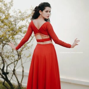 Meenakshi Raveendran Instagram - The cherry blossom🌹🥀🌷
PHOTOGRAPHY : @jishnumurali_
COSTUME : @tiana_designers
MAKEUP : @_arya_jithins_makeover
Hair : @makeovers_by_anjaly
VC : @jiju_k_vijayan
Location : @nihararesorts