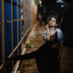 Meenakshi Raveendran Instagram - അവന്മാർക്ക് ചേഞ്ച് വേണമത്രേ ചേഞ്ച് 📸 @anandudasphotography Mua @venidilimon