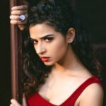 Meenakshi Raveendran Instagram - The oblivious exasperation of the sun to me for audaciously posing when he brights Click📸 @anandudasphotography Makeup @venidilimon