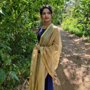 Meenakshi Raveendran Instagram - As fresh as a daisy🌼🌼🌼