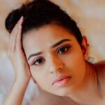 Meenakshi Raveendran Instagram - Never a "hottie", but a "haughty" H&M @venidilimon Click📸 @anandudasphotography Kent Naluketu