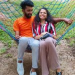 Meenakshi Raveendran Instagram - Mesapotamian nagara veedhiyiloode nadakkumbozhan attitude idan kashtapedunna 2 pere njn kanunnad. Candid picture akkan sramich cheetti poya 2 pracheena manushyaran pinneed attitude pidikkan nokkiyathenn enik manasilayi. @archana_raviii enna moroccan vanithayayrunnu camera kaikaryam cheythathenn pinneed njn manasilakki