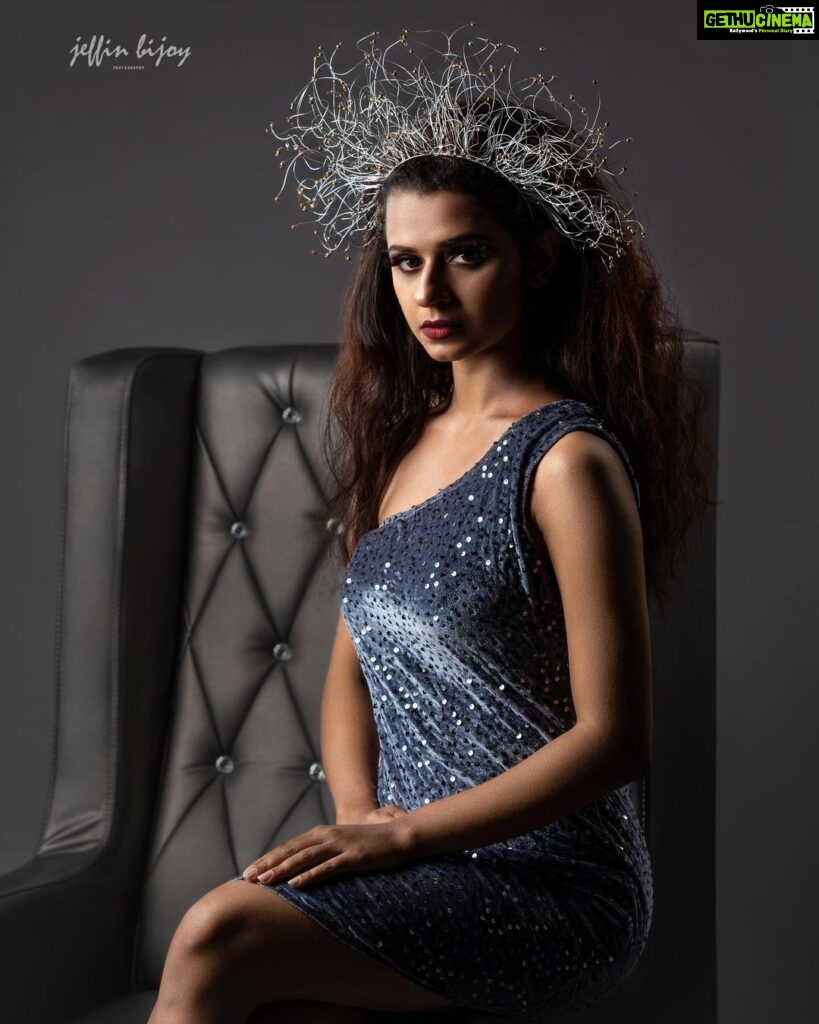 Meenakshi Raveendran Instagram - The crown series; Malevolent queen Featuring @meenakshi.raveendran Concept,Styling and photography @jeffinbijoyphotography Art (crown) @s_k_3_9_3 Makeup and hair @alagne_signature Studio @maxxocreative Photography assist @jobin_jaison Bts video @stories_by_melvin_augustine Bts video edits @shibilinuaman Special thanks to @rizwanmechoth @arunkrishnaaa Maxxo Creative