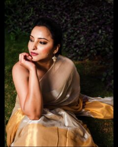 Meghana Gaonkar Instagram - 🤎✨ 
~
Curated by @sankalpa_angadi
Styling: @sahanastylediary 
Photography: @framesbyvikaskakolu 
Make up & Hair: 
@makeovers_sudhanatesh