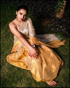 Meghana Gaonkar Instagram - 🤎✨ 
~
Curated by @sankalpa_angadi
Styling: @sahanastylediary 
Photography: @framesbyvikaskakolu 
Make up & Hair: 
@makeovers_sudhanatesh