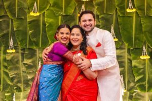 Mitali Mayekar Instagram - Happy married life सासूबाई!❤️
माझ्या सासूचं लग्न! किती सूना हे म्हणू शकतात की मी माझ्या सासूच्या लग्नात हजर होते? 
खरंच मला अभिमान वाटते तुझा की हा एव्हढा मोठ्ठा निर्णय तू अगदी न डगमगता घेतलास. मला अभिमान वाटतो तुझ्या मुलाचा की तो सुद्धा खंबीरपणे तुझ्या पाठीशी उभा राहिला. आणि मला अभिमान वाटतो या एका अतिशय कमाल कुटुंबाचा एक भाग असण्याचा. 
आजवर तू आमच्या सगळ्यांसाठी सगळं अगदी मनापासून केलंस. पण आता स्वतःसाठी जगण्याची वेळ आलीये. अशीच कायम आनंदात राहा, हसत राहा. बाकी आम्ही मुलं तुझ्यासोबत आहोतच.
तुला आणि नितिन काकांना खूप खूप शुभेच्छा आणि खूप खूप प्रेम.❤️
.
.
📸 @shrutisbagwe