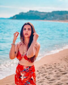 Mitali Mayekar Instagram - Yo soy fiesta.🍾
.
.
📸 @sidchandekar 
👙 @tizzi.official 
Styled by @shivanipatil_ 🌻♥️

#sunnyday #beachvibes #costabrava #spain #spaintravel #tinypanda #vacaymode #summervibes #bikinibodachieved