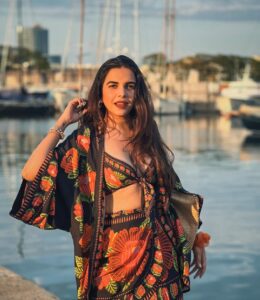 Mitali Mayekar Instagram - I’m not a Gemini but I definitely have two personalities.🙊
📸 @sidchandekar 
Outfit- @farmrio 
#barcelona #espana #spain #vacaymode #chillvibes #beachlife #vitaminsea