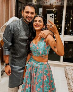 Mitali Mayekar Instagram - Eyes-vanishing smiles.❤️🌸🧿
Jewellery- @silvoguebyranka 
#diwali #diwali2023 #tinypanda