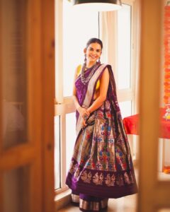 Mitali Mayekar Instagram - The ‘let’s dress up’ season is coming up and I can’t keep calm.❤️🌸
Saree- @zartaricouture 
Jewellery- @silvoguebyranka 
#marathimulgi #festiveseason #diwalionmymind