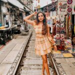 Mitali Mayekar Instagram - Hello from Thailand.🌸 @klooktravel @klookindia #klookis9 #klooktravelfest #travel #travellersoul Maeklong Train Market