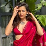 Mithila Palkar Instagram - पहिली दिवाळी 🏠✨ Happy Diwali, everyone! Here’s wishing you the brightest and loveliest year! Be safe ♥️ Saree @sawenchi Jewellery @houseofaadyaa