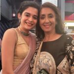 Mithila Palkar Instagram - The Prithvi Theatre Festival Opening Night always sets the tone for Diwali - an evening of art, music, theatre, culture, food, cheer and all of this with the people you love! What joy it was to watch @smudgal & @pradhananeesh perform live! Just the perfect Shubh Aarambh :) It was a very wholesome evening ✨ @prernachawla - special shoutout to you for saving my grace! Haha!