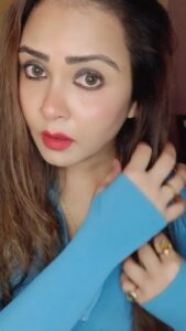 Mohini Ghosh Instagram - Lagai di choliya ke huk Raja ji🙈😉💃