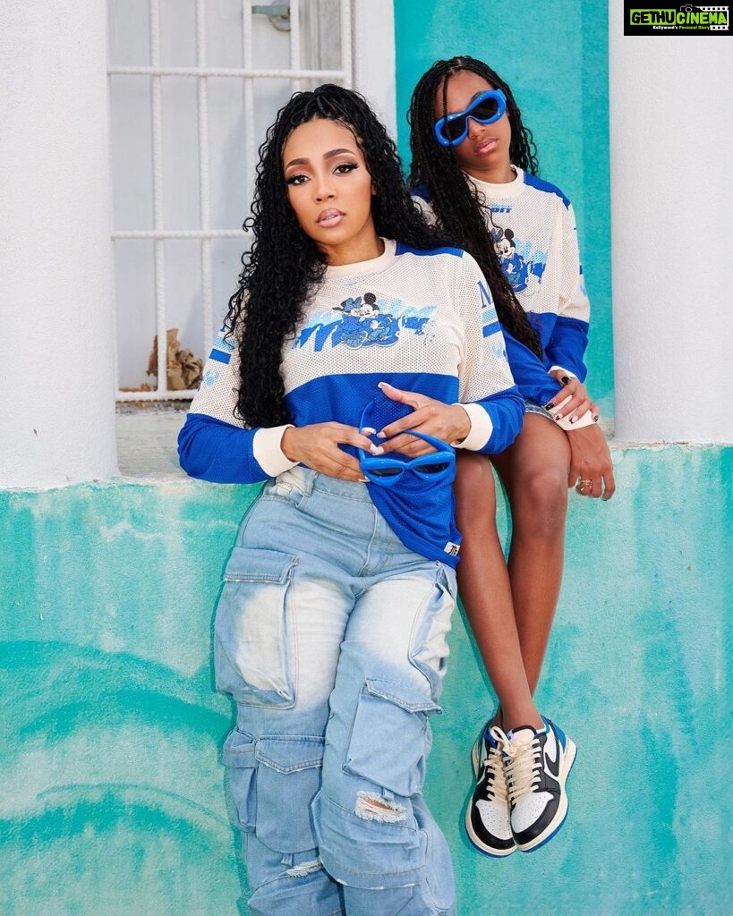 Monica Instagram - Seeing the world W/ My World 🌎 #LAYDAY10 #TakingTurks Shot By: @cyndiibee_ Jerseys: @melodyehsani Jeans: @minaamonroe Sneakers: @dasneakerpeddler Braids: @jadeandjala The Ritz-Carlton, Turks and Caicos