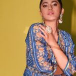 Mrunmayee Deshpande Instagram - Outfit: @thebumblebeeclothing @nehachaudhary_ Jewellery: @sorayaajewels_ Makeup: @sujatakadam_ Hairstyle: @snehakelkar906 Pic: @saarikaaaaaa